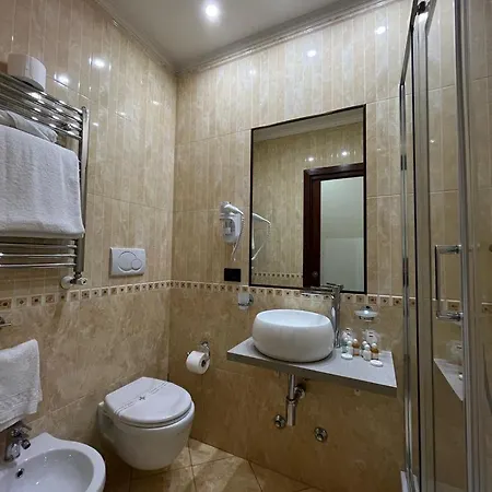 Glam Luxury Hotel *