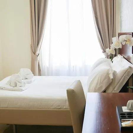 Glam Luxury Hotel *