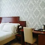 Glam Luxury Hotel *
